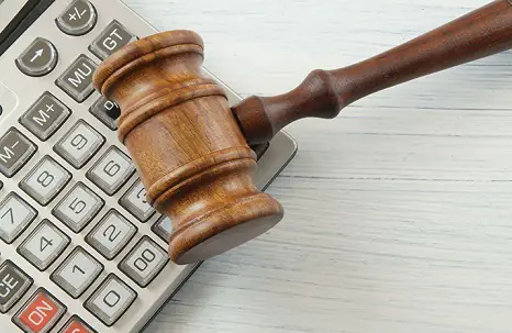چکش قاضی روی ماشین‌حساب؛ دعاوی تجاری و شرکتی